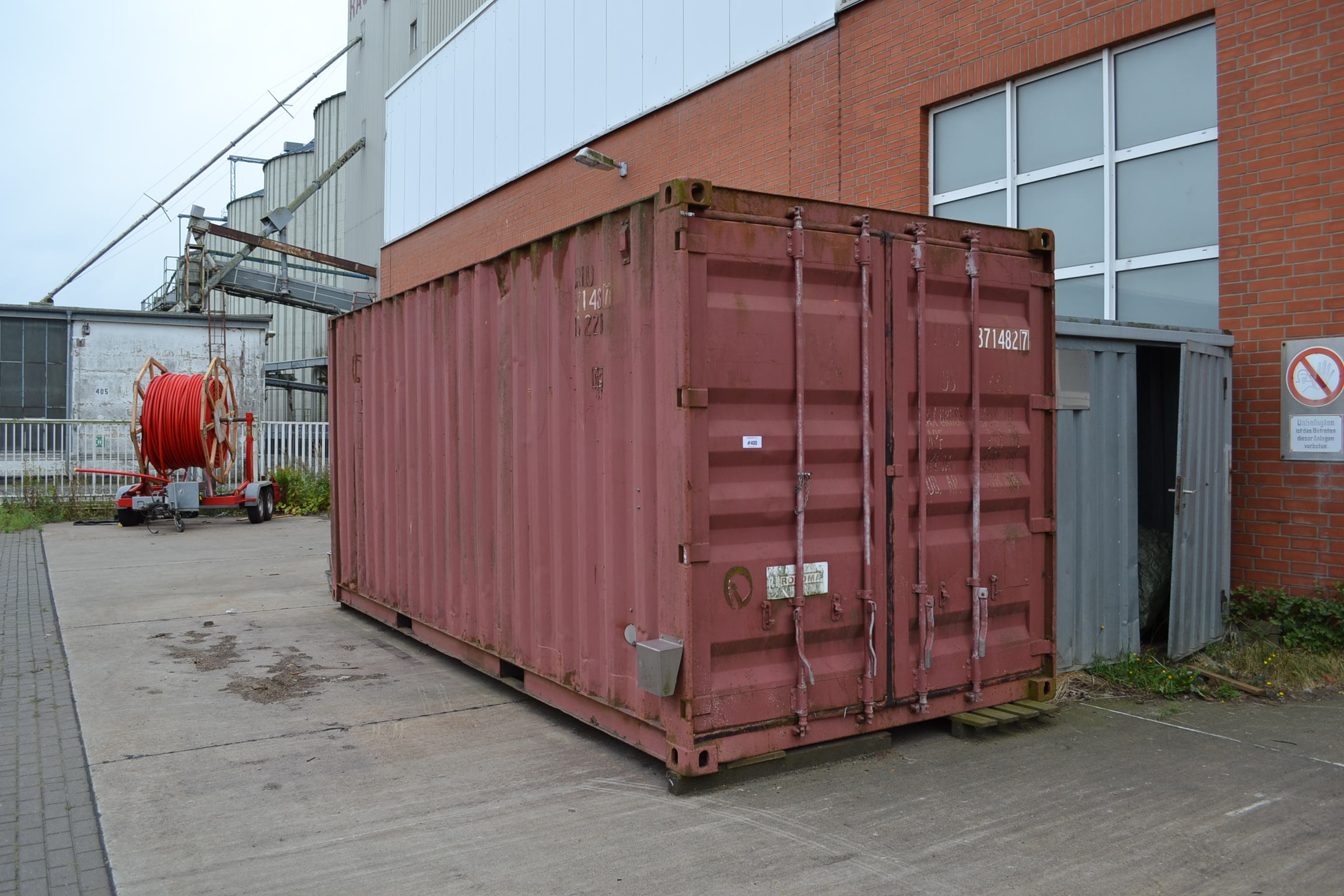 1 20 Fuß Seecontainer mit Inhalt